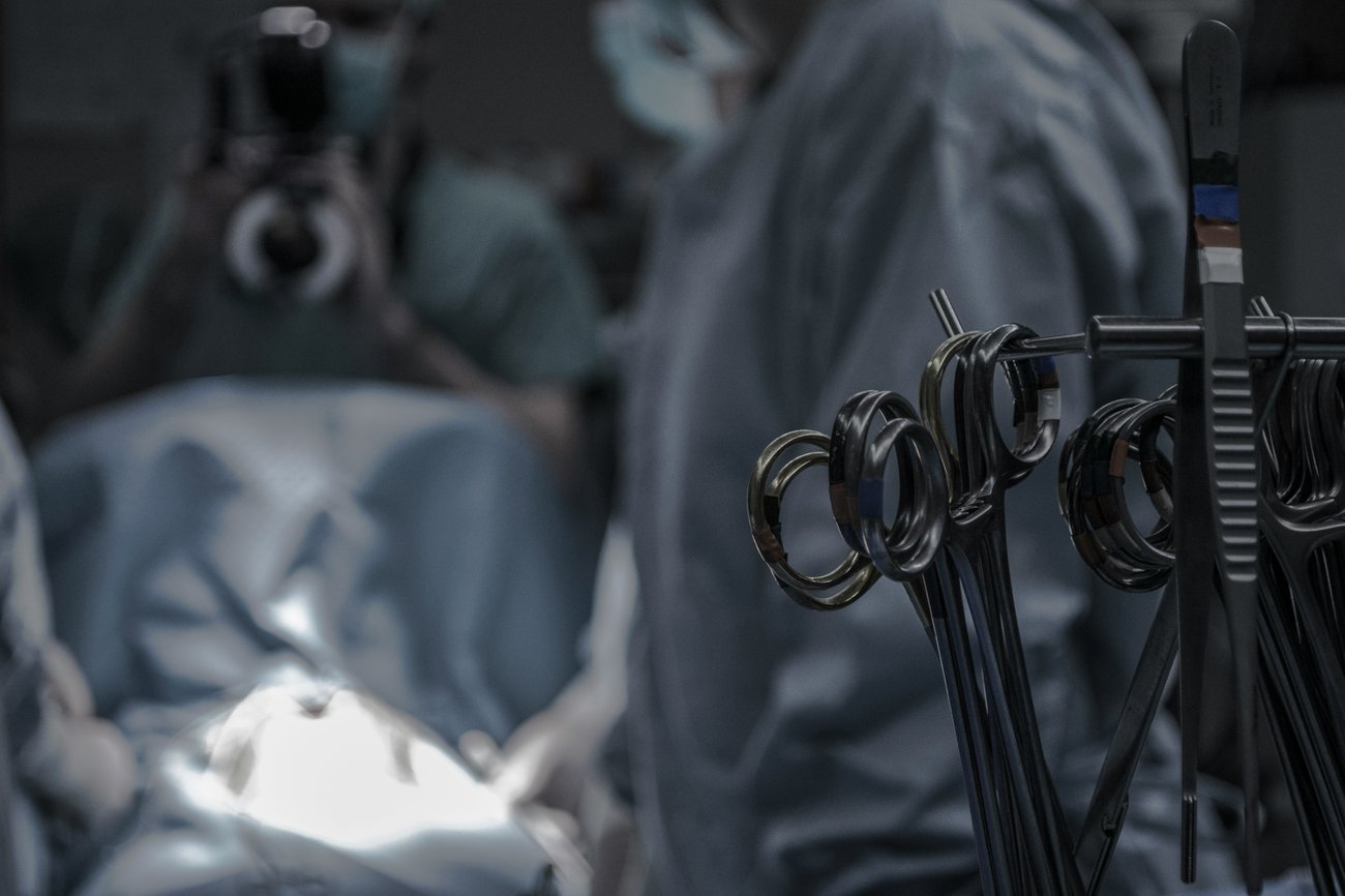 Minimally invasive medial femoral approach: yes or no? Minimally invasive medial femoral approach: yes or no?