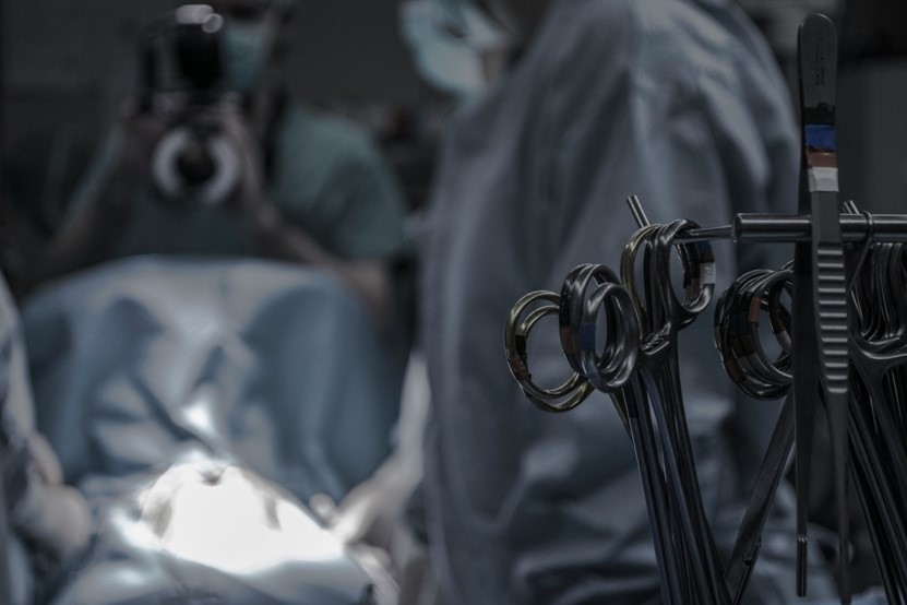 Intramedullary nail vs. dynamic hip screw